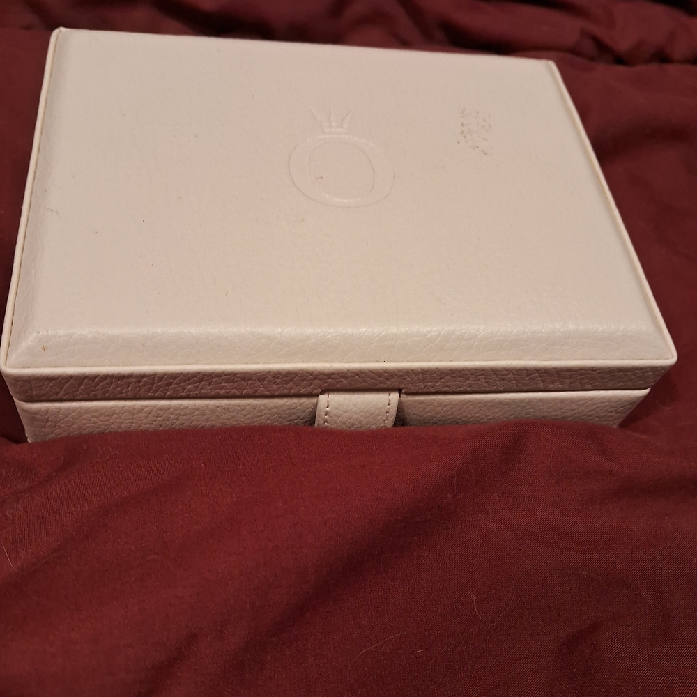 Pandora Cream and Black Leather Exterior Jewelry Box - Picture 2 of 9